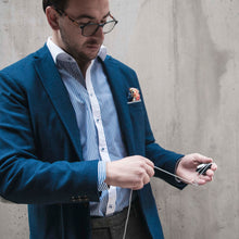 Laden Sie das Bild in den Galerie-Viewer, Agent Monkey | Kabel organizer | Webcam abdeckung | Kopfhörer Klipp