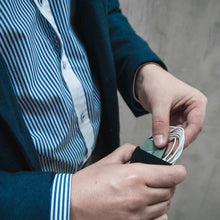 Laden Sie das Bild in den Galerie-Viewer, Agent Wallet | Kopfhörer & Ladekabel Tasche